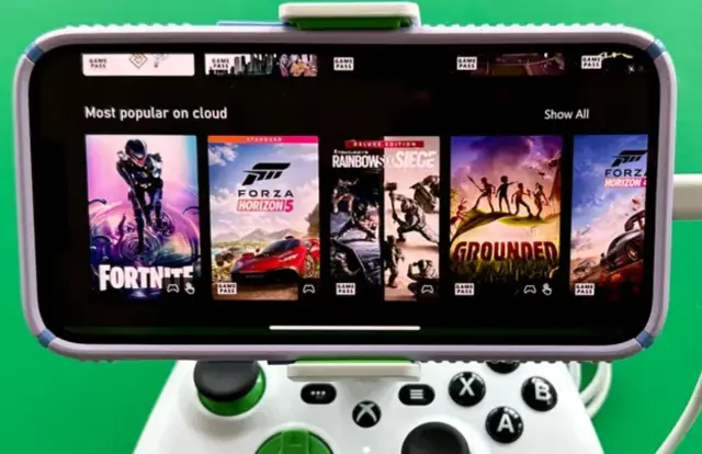 Microsoft Plans to Launch Mobile App Store in Rivalry with Apple and Google
